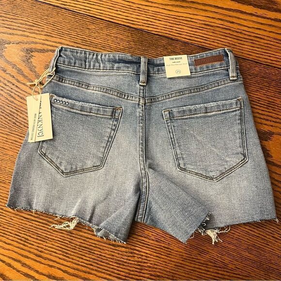 BLANK NYC The Reeve Short in Medium Wash Size 25 Distressed High Rise Cut Offs - Picture 8 of 13